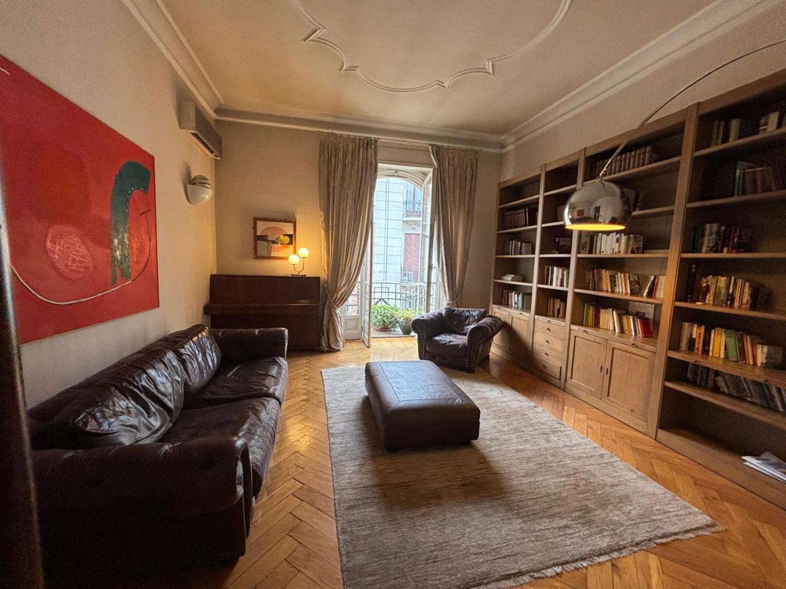 Eleganza Liberty A Due Passi Da Porta Susa E Metro Apartamento Turín